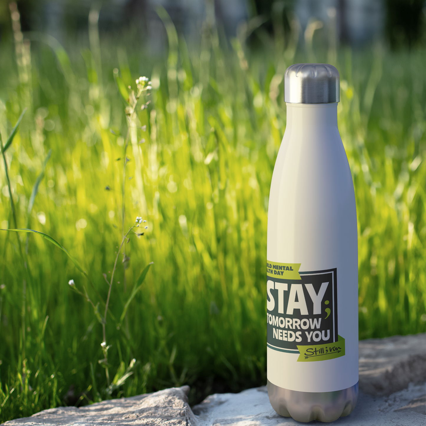 WMHD_Stay_Water_Bottle_WaterBottle_Outdoor_grass_Mockup.png